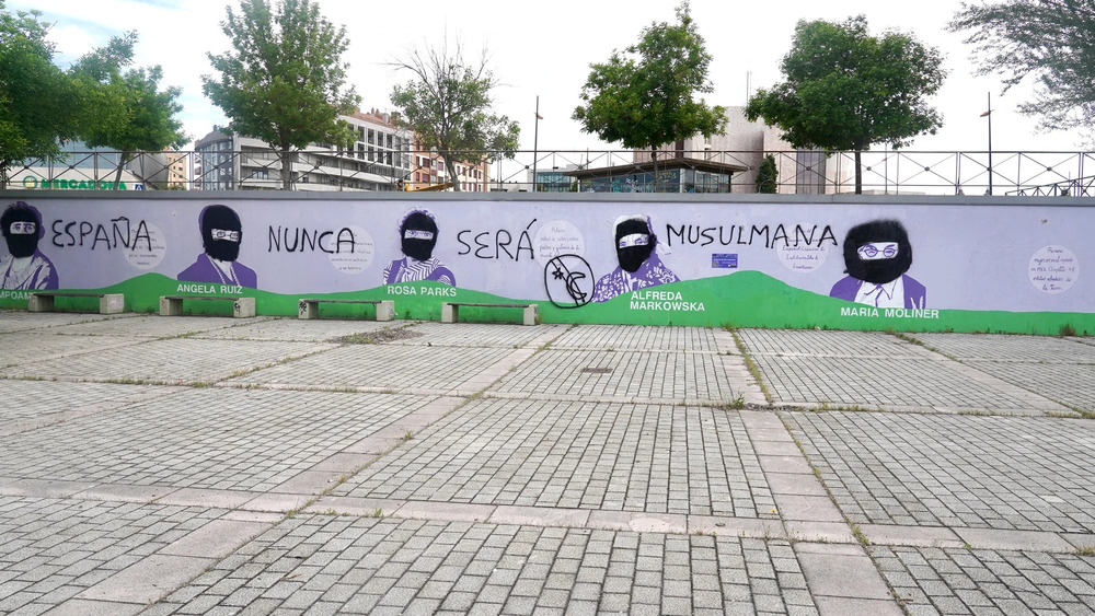 nuevo-acto-vandalico-mural-feminista-leon-pintada-que-lee-espana-nunca-sera-musulmana-98-2.jpg