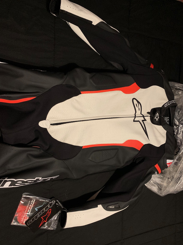 1374CFE5-33F6-4D49-AE13-9FEBED5E965B