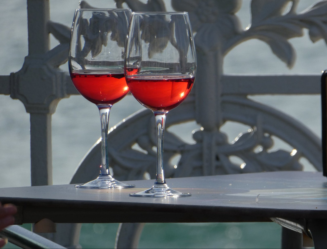 redwineglassespair.jpg