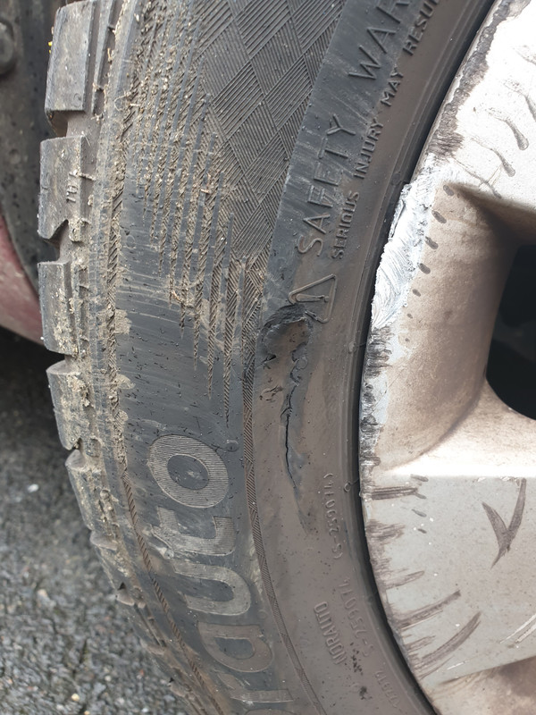 Pneu abimé sur le flan Pneus Forum Auto