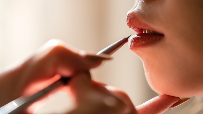 How To Apply Lipstick Perfectly