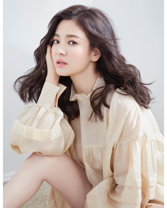 7 Pesona Song Hye Kyo pada usia nyaris kepala empat, tetap awet muda
