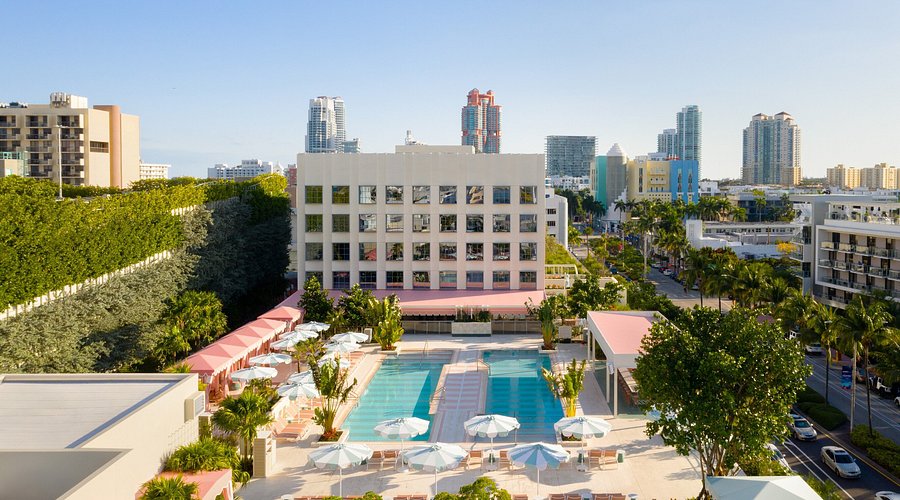 the-goodtime-hotel-pool