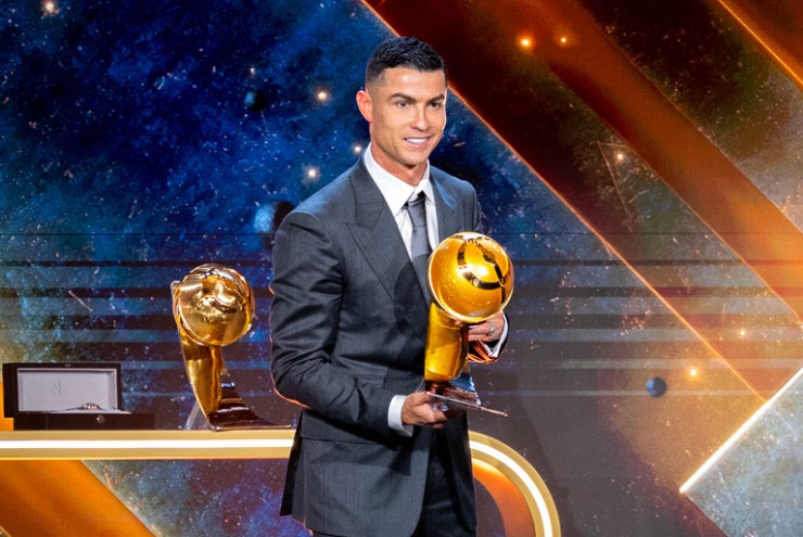 Ronaldo bị chê nhận “giải tình thương”, do người nhà cơ cấu ở trao giải QBV Dubai