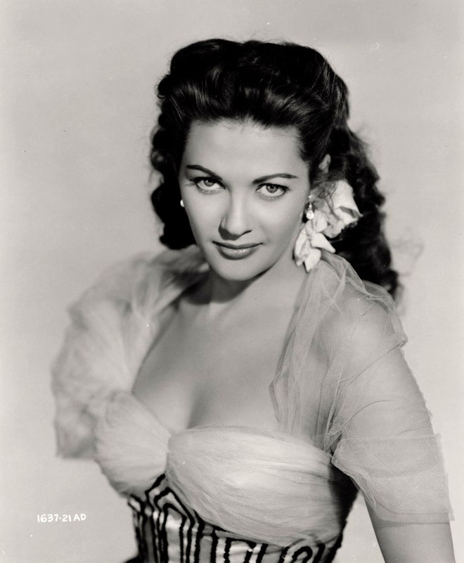 Yvonne_De_Carlo_c83