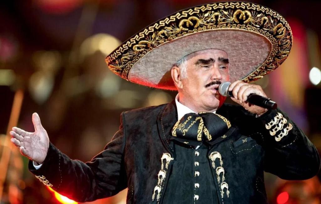 Alex Fernández afirma que su abuelo Vicente Fernández está estable