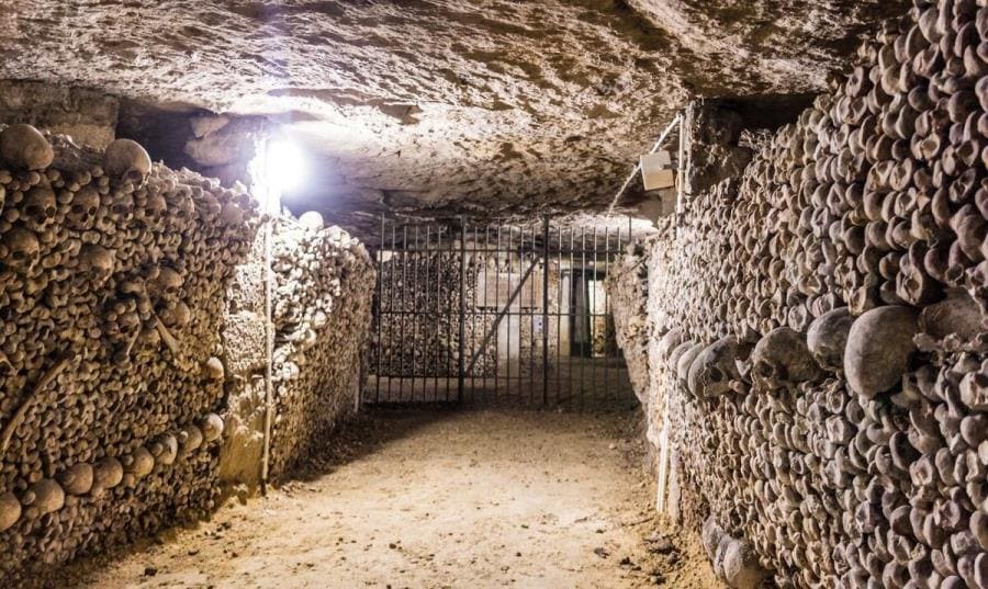 Парижские катакомбы - оссуарий, легенды и запретные туннели Парижские катакомбы - оссуарий, легенды и запретные туннели