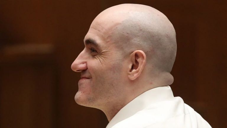Mientras Ashton se preparaba para la cita, Michael Gargiulo