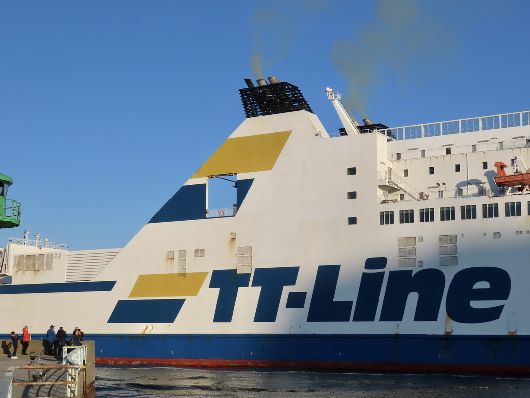 6556A391-95FF-4934-ADA4-C3487A6D7963