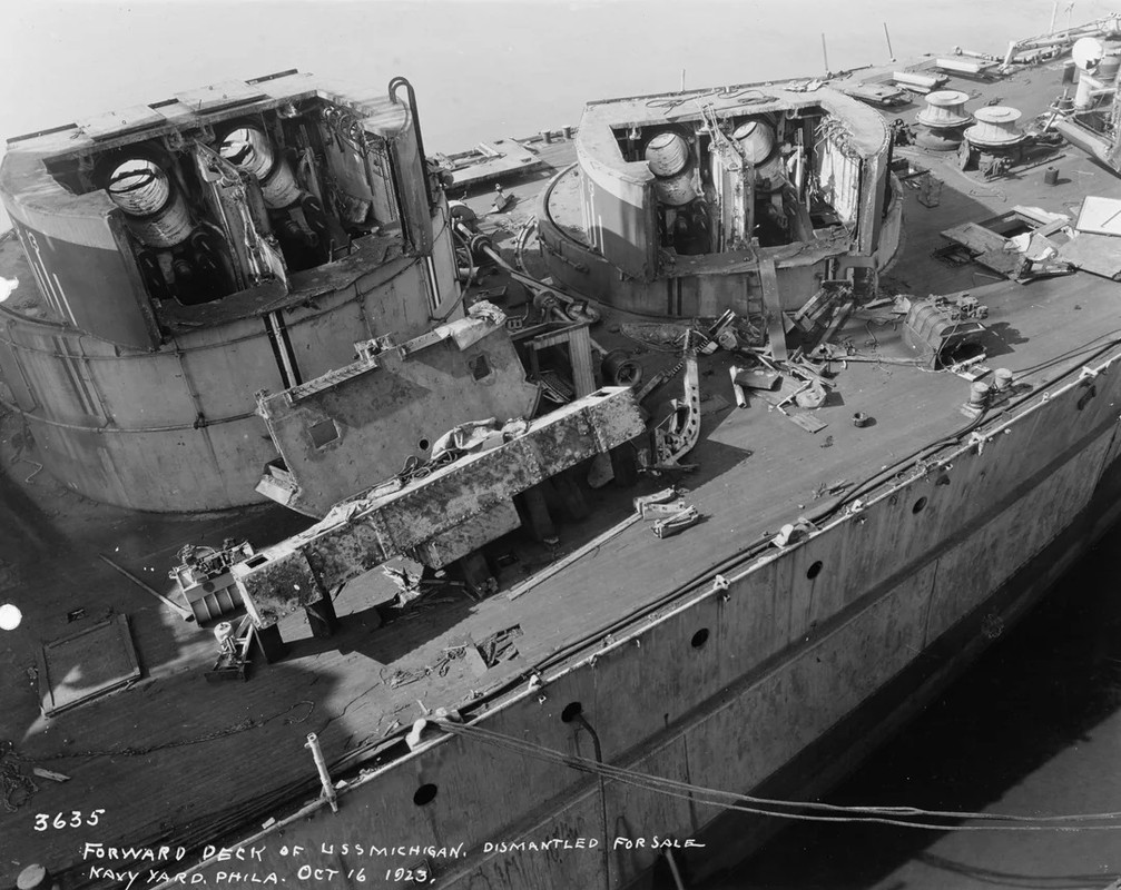 USS-Michigan-BB-27-desmantelado-para-su-venta-en-el-Navy-Yard-de-Filadelfia-16-10-23.jpg