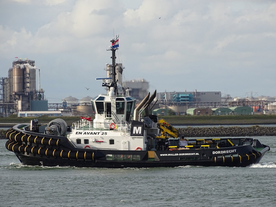 Multratug 3 en En Avant 25 slepen Fremantle Highway, 23-9-2023, nr.5