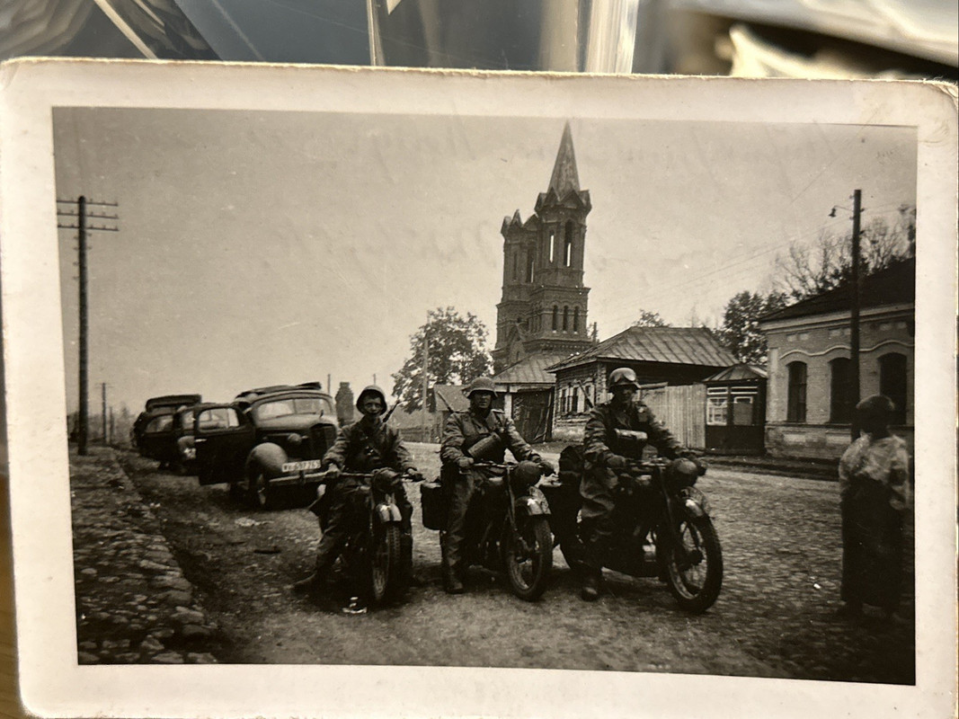 Foto Wk2 Wehrmacht Fahrzeug Lkw Pkw Auto Kfz Soldat Front Kampf Motorrad Krad