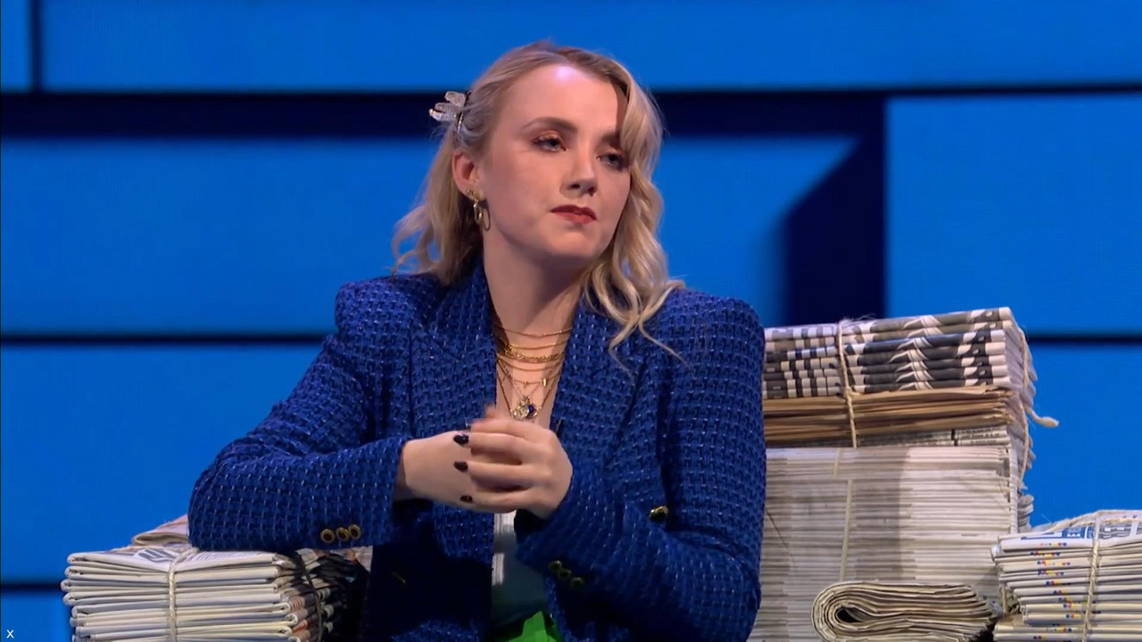 Evanna Lynch 041121.mp4_snapshot_09.56_[2021.11.04_23.56.48]