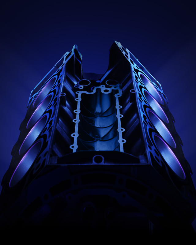 Jaguar_V8_Engine_Cylinder_Block_4x5_111022