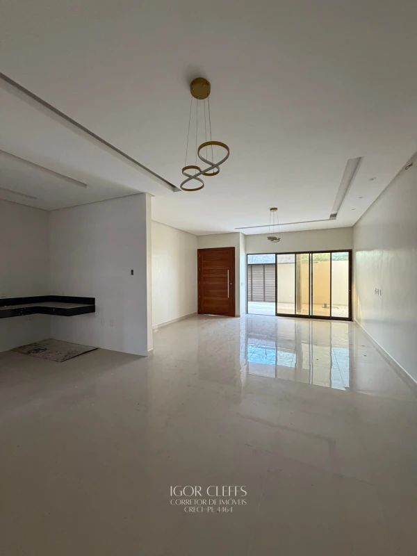 Imóvel com 3 Suítes e Piscina no Reis Veloso! Reis Veloso, próx ao Av. São Sebastião, Shopping Parnaíba, Mix Matheus e Ideal Mall Parnaíba Piauí Alto Padrão à venda