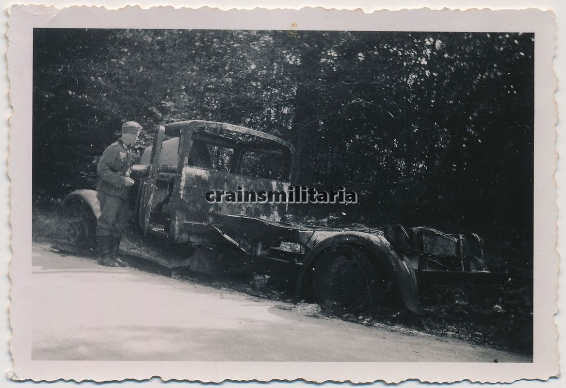 Orig. Foto zerstörte Beute Lkw Truck Fahrzeug in