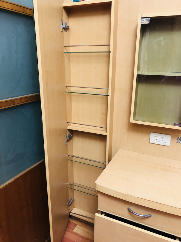 鏡子後面可收納