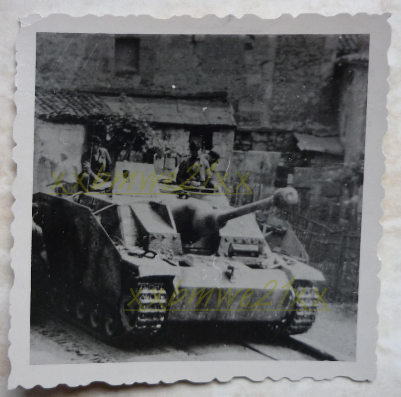 Foto Sturmgeschütz in Stadt