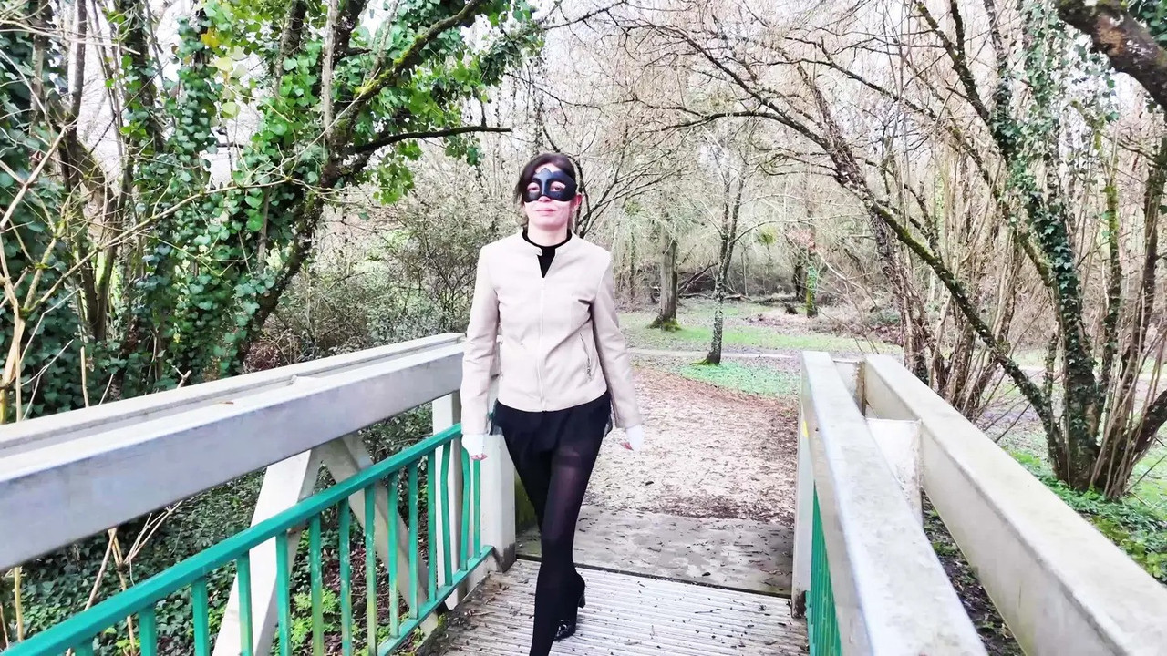 JacquieEtMichelTV 26 02 19 Venezia 35 years old real estate agent in Poitiers!