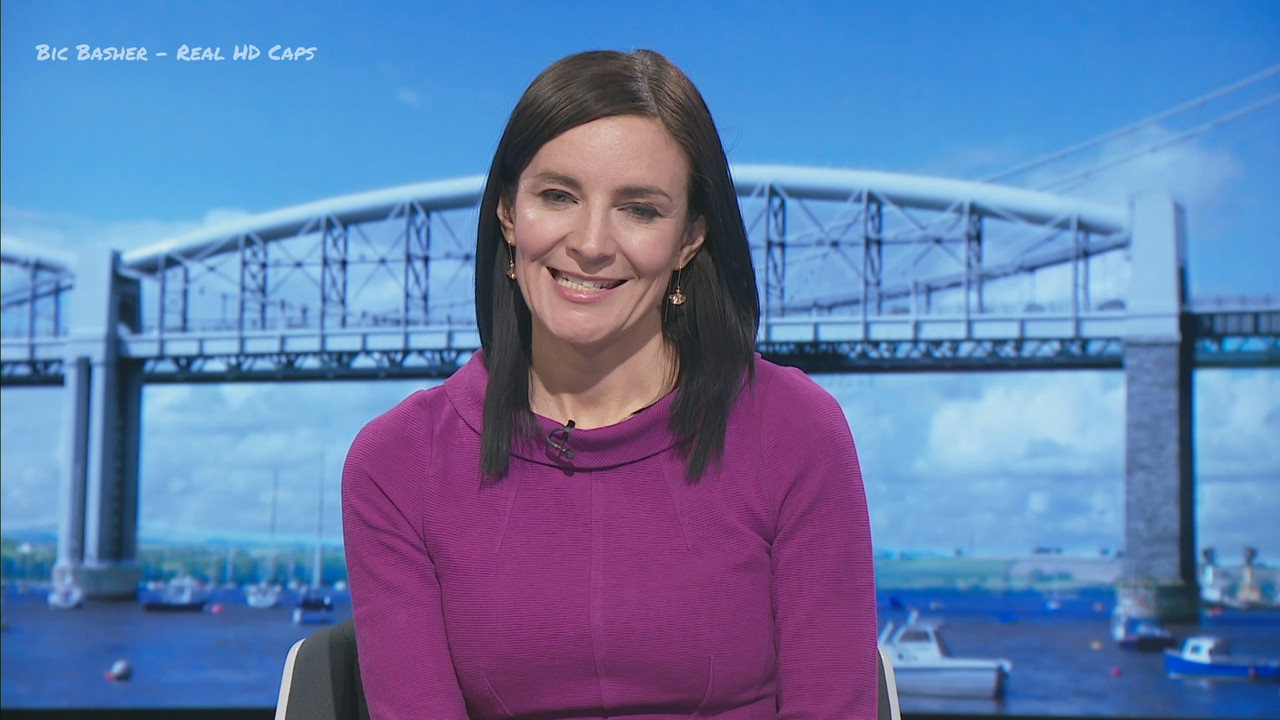 04.19 - 16.45.00 - ITV News West Country. Breaking news and current s....ts_snapshot_14.12.473