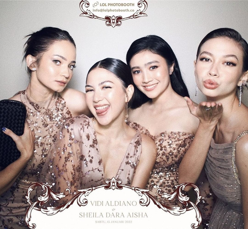 Enzy Storia, Jessica Mila, Febby Rastanty, dan Yuki Kato dalam acara pernikahan Vidi dan Sheila.