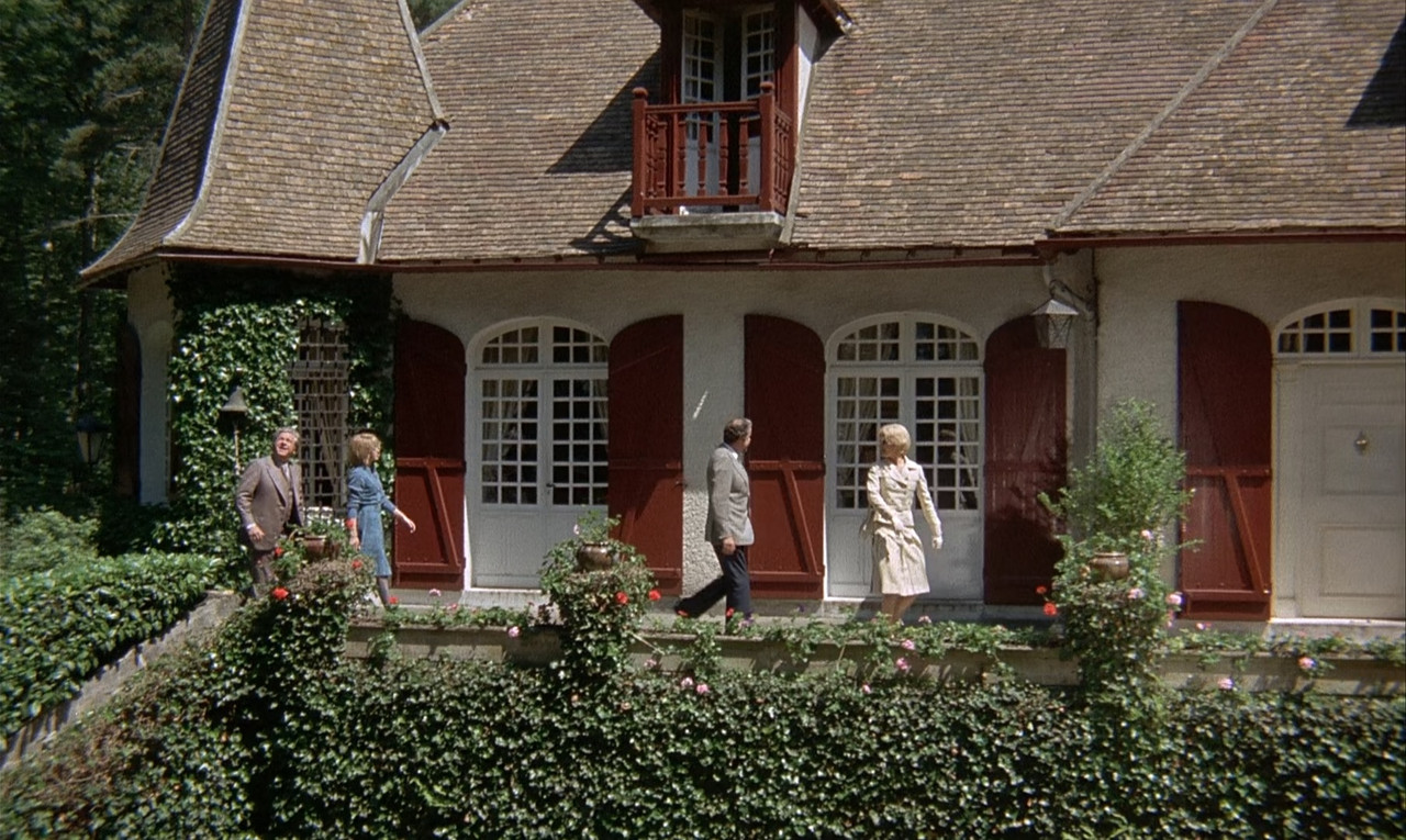 The Discreet Charm of the Bourgeoisie 1972.mkv_snapshot_00.15.01