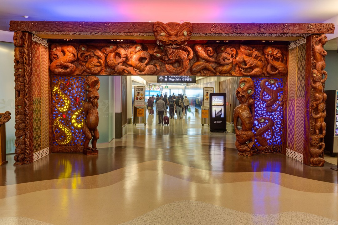 Suasana di Bandara Auckland yang saat ini sedang dilanda banjir hingga membuat ratusan penumpang terpaksa harus bermalam di pesawat.
