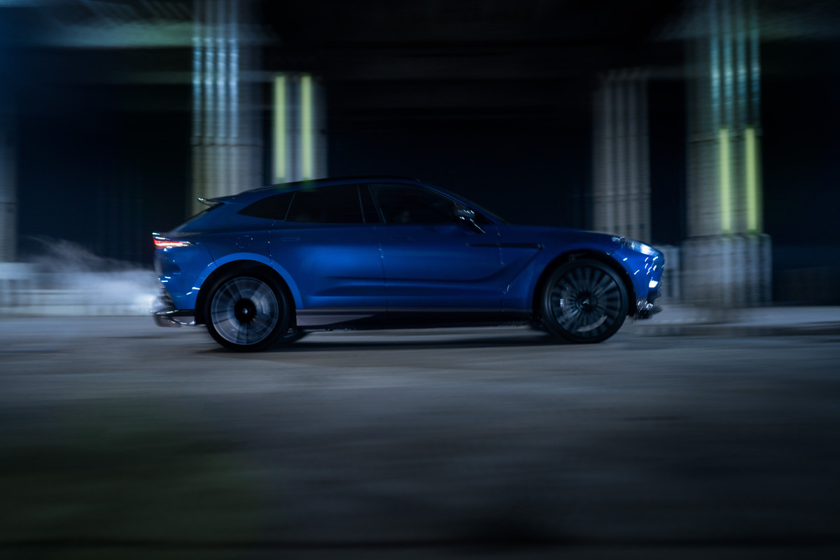 AstonMartinDBX707_18