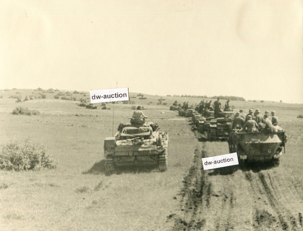 SdKfz der Pz. AA 7 mit Panzer Unterstützung