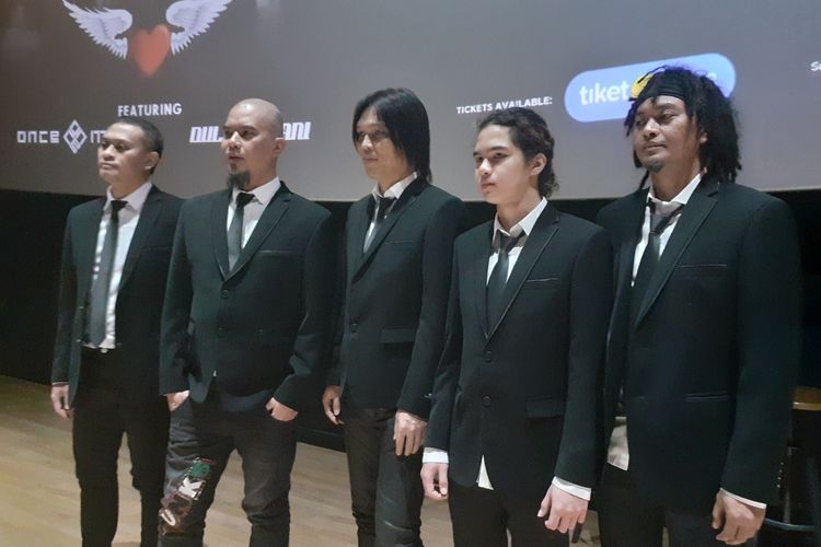 Grup band Dewa 19 dalam jumpa pers tur konser 20 Tahun Bintang Lima di Mal FX, Senayan, Jakarta Pusat, Rabu (15/1/2020). (KOMPAS.com/ANDIKA ADITIA)