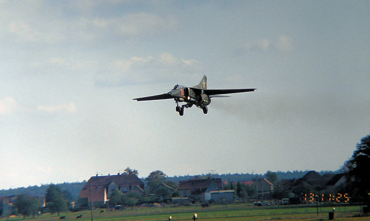 296 APIB MiG-27M 08 Red_83712545258