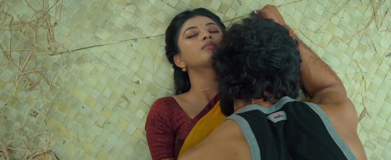 Kayal Anandhi-  Hot  Intimate Scene - Sridevi Soda Center  (21)