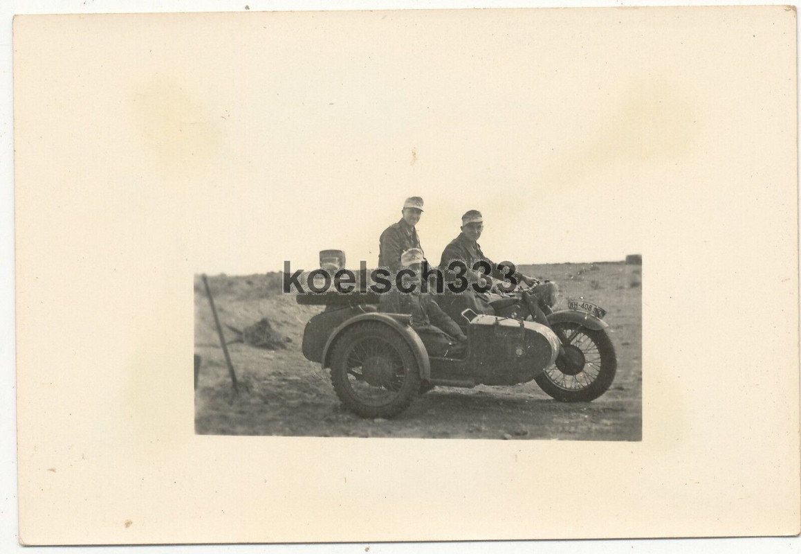 Foto Afrika Korps Soldaten mit BMW Motorrad in der Wüste DAK 21. Panzer Division