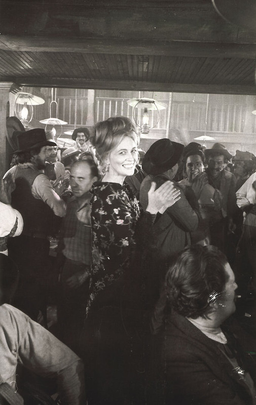 Faye_Dunaway_b37