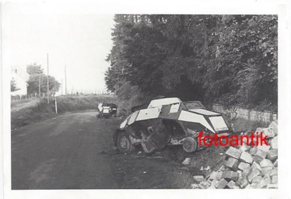 Foto 2 WK, Panzer französischer Spähpanzer bei A
