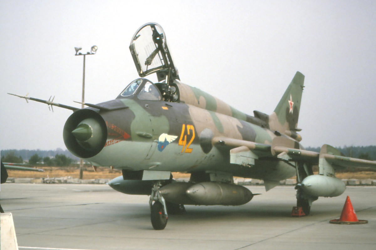 20 GvAPIB Su-17M4 42 yellow_16305 (4)c_Gross-Dolln