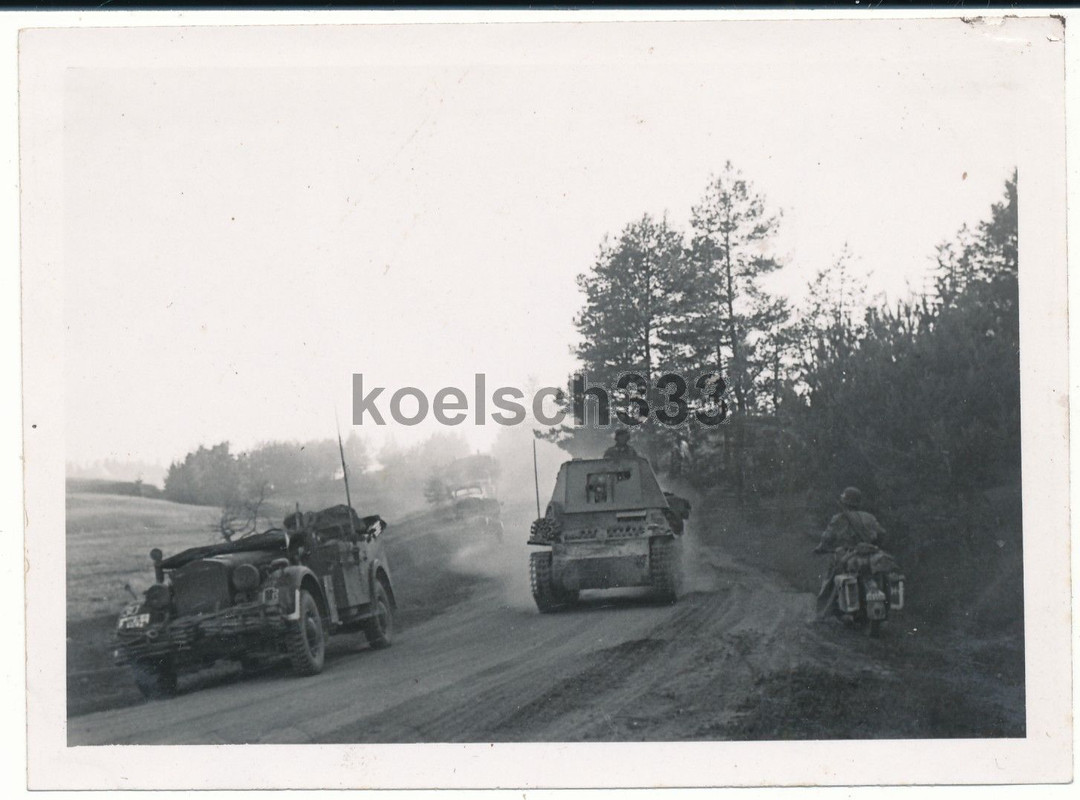 Foto Panzerjäger Panzer Kübelwagen PKW Kradmelde