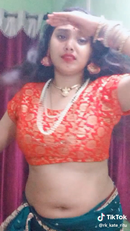 marathi girl sexy belly and navel.mp4_snapshot_00.07.949
