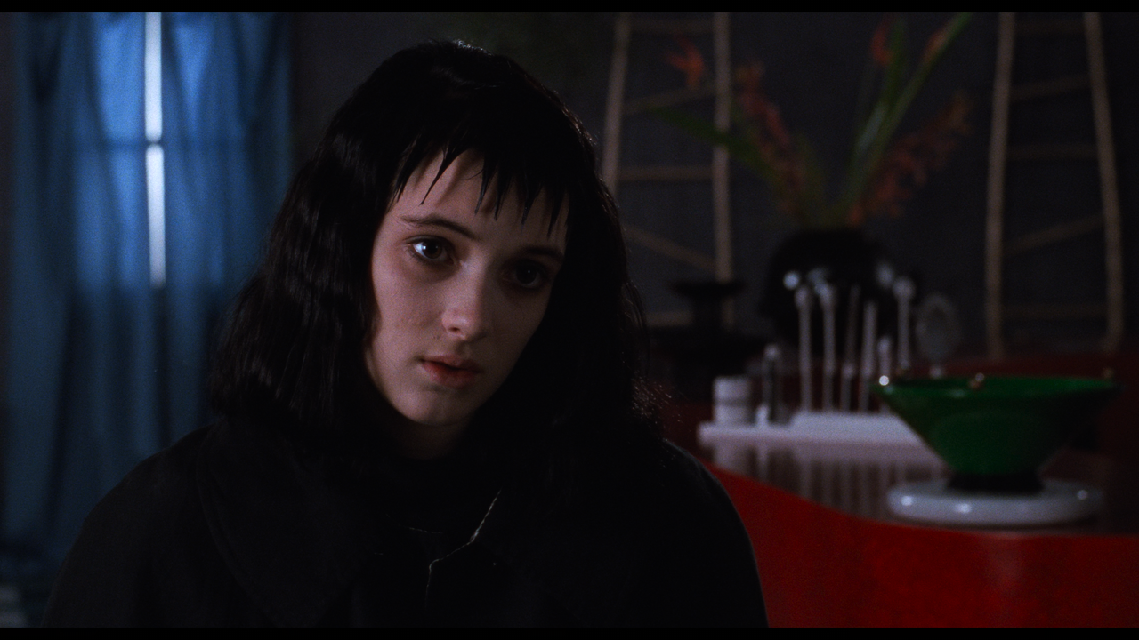 Beetlejuice.1988.2160p.UHD.BDRemux.TrueHD.Atmos.HDR.DoVi.Hybrid.P8.by.DVT.mkv_snapshot_00.44.21_[202