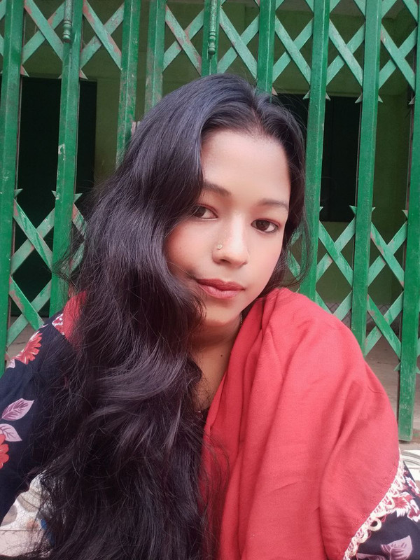 নবম শ্রেণীর ছাএী নাদিয়া