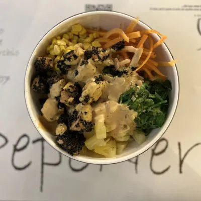 Poke salmone e wakame 