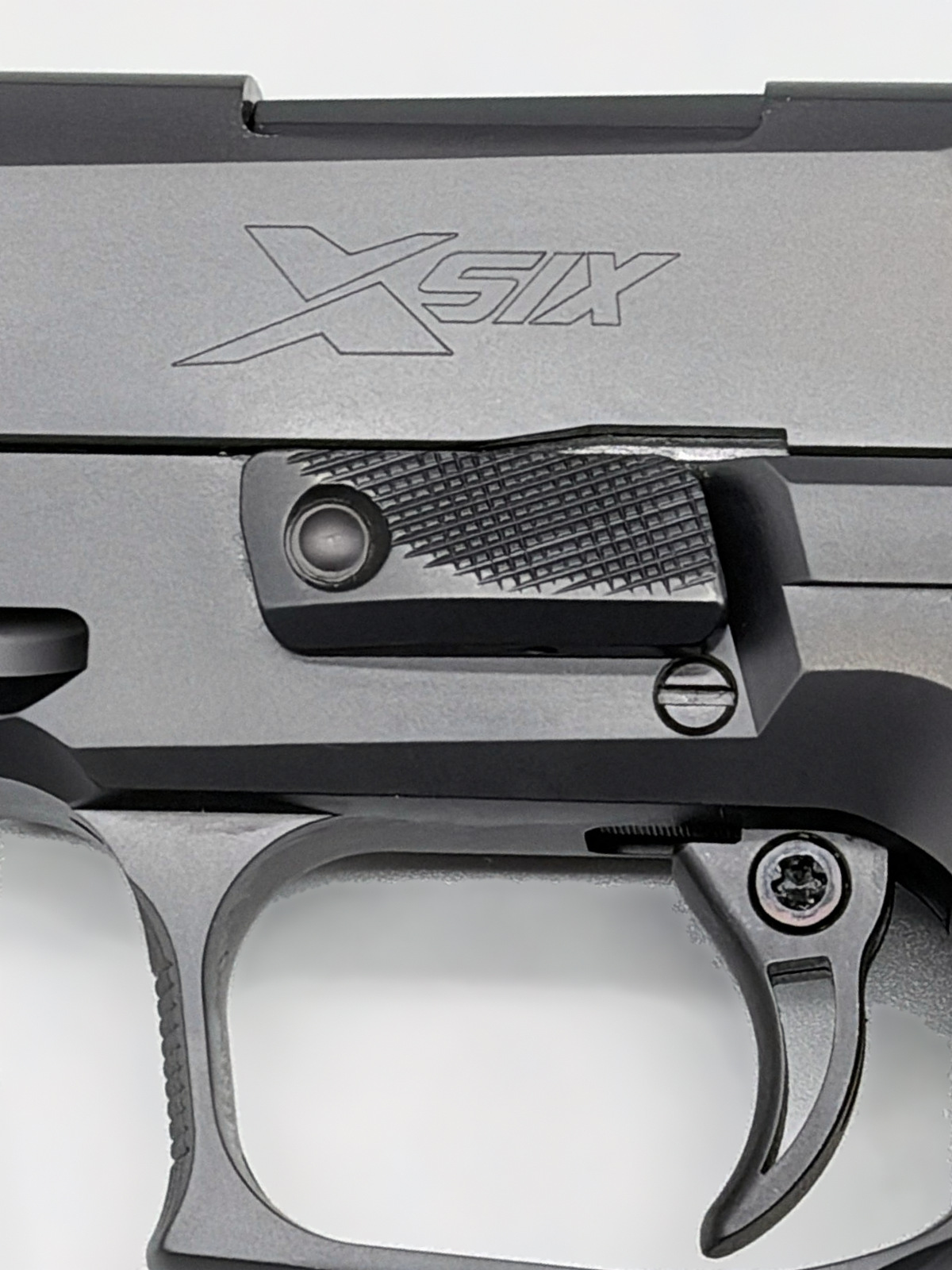 X-Six-Schriftzug Detail