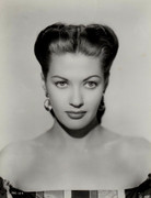 Yvonne-De-Carlo-c95
