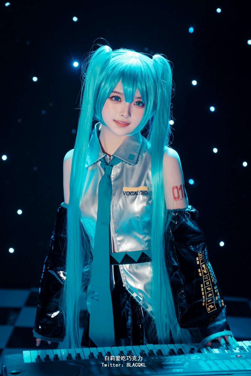 白莉爱吃巧克力 初音未来 Miku Cosplay 写真集【87P｜762MB】插图3