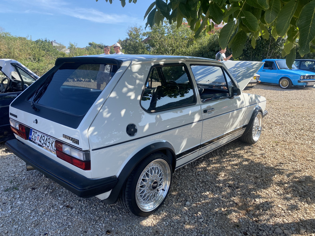 1F2F2ED8-F7B4-4841-9E2A-99EB3FE1D3C6