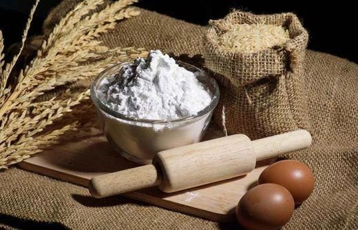 Tepung beras dan telur