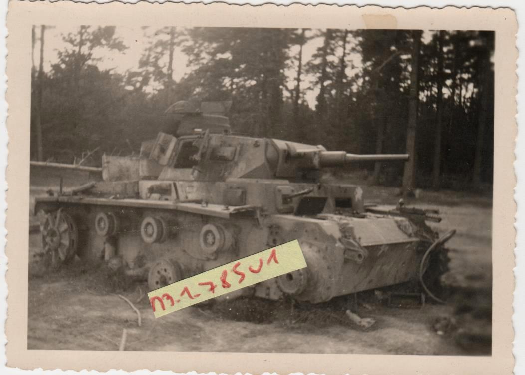 zerstörter Wehrmacht Panzer III bei JUCHNOW 1941