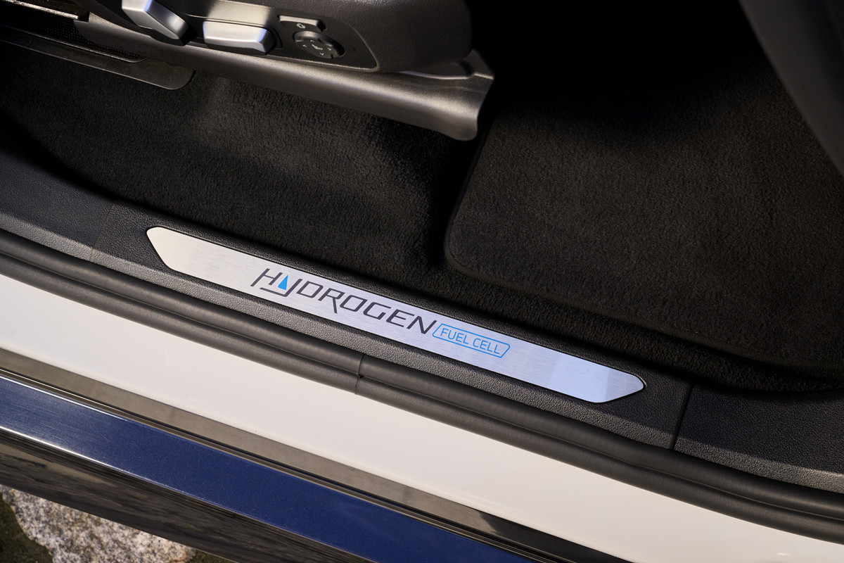 P90494459_highRes_bmw-ix5-hydrogen-on-