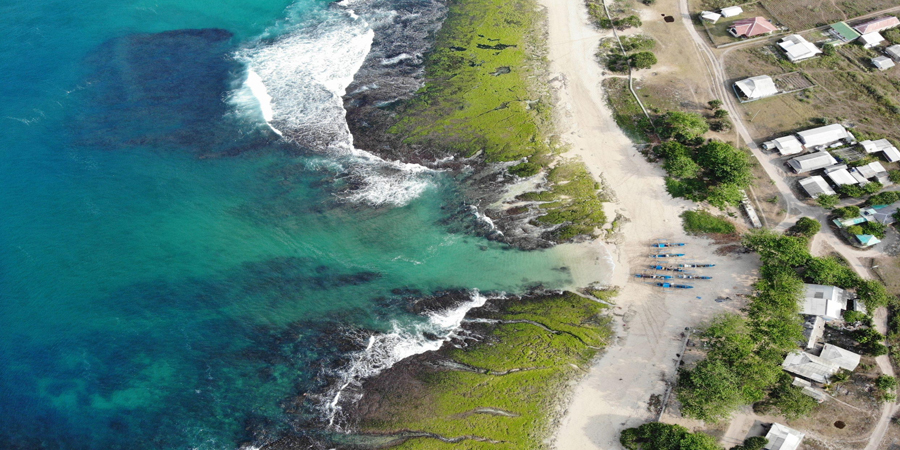 Pesona Keindahan Pantai Karang Papak yang Sangat Terkenal di Indonesia
