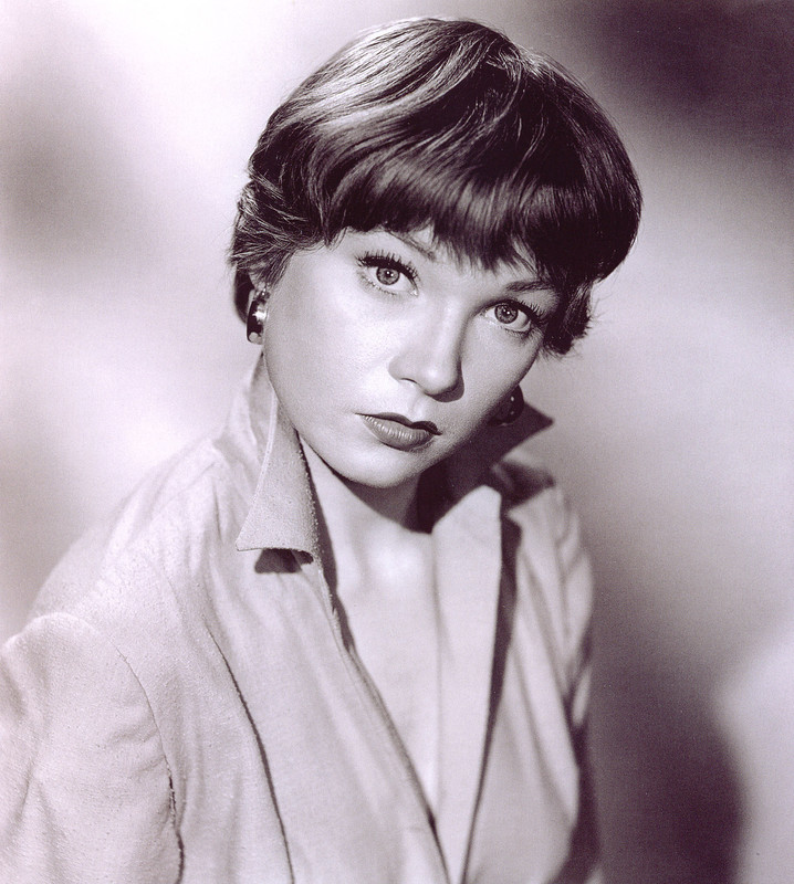 Shirley_MacLaine_b82